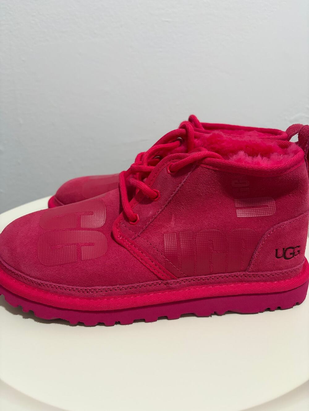 UGG Neumel Graphic Pink Suede Chukka Boots Logo Shearling Lined Y2K